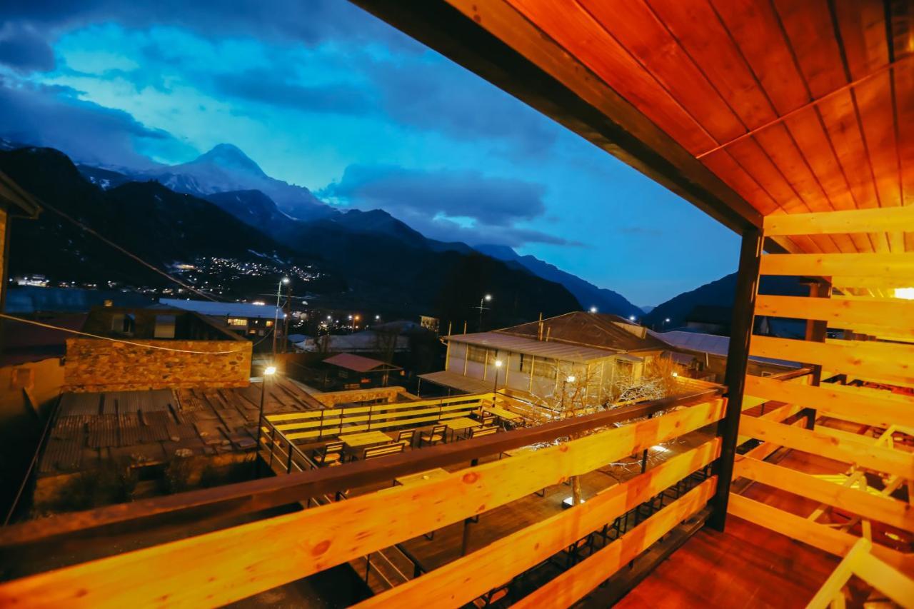 Wooden Hotel Kazbegi エクステリア 写真