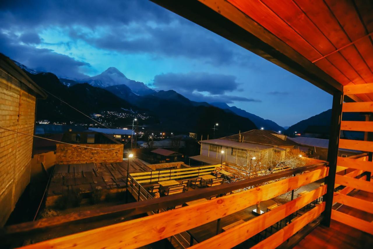 Wooden Hotel Kazbegi エクステリア 写真