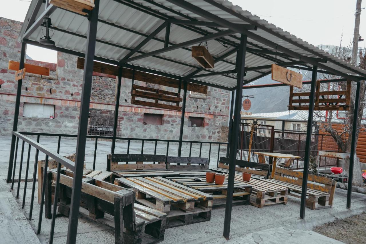Wooden Hotel Kazbegi エクステリア 写真