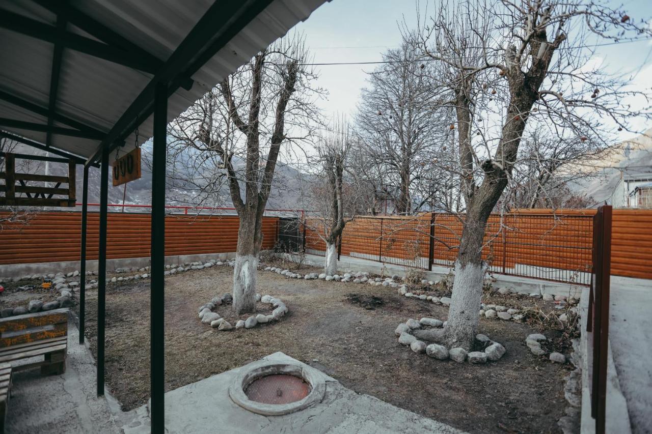 Wooden Hotel Kazbegi エクステリア 写真