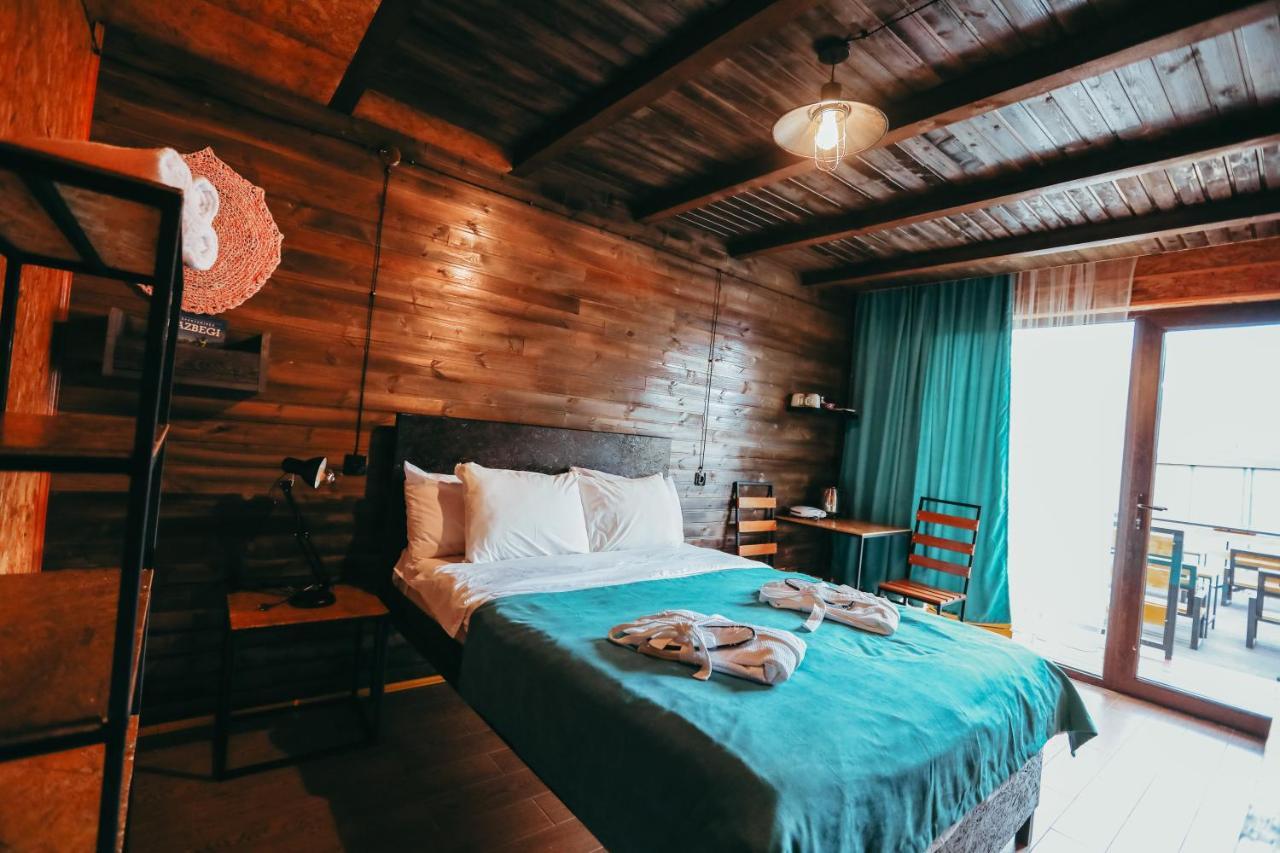 Wooden Hotel Kazbegi エクステリア 写真
