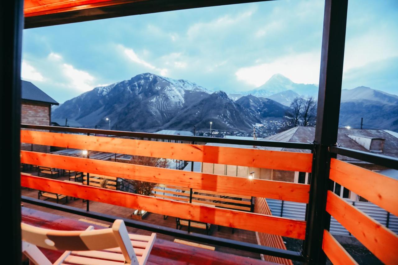 Wooden Hotel Kazbegi エクステリア 写真