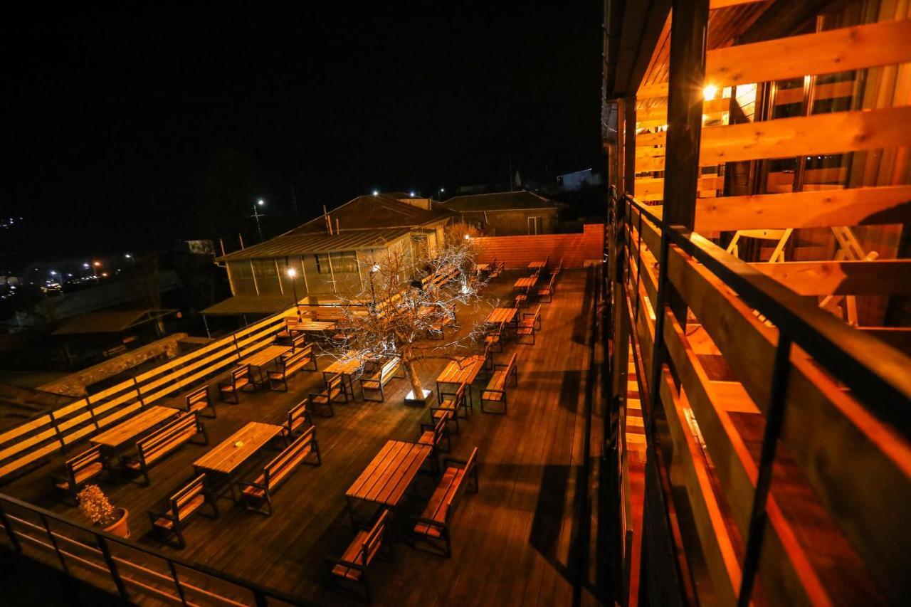 Wooden Hotel Kazbegi エクステリア 写真
