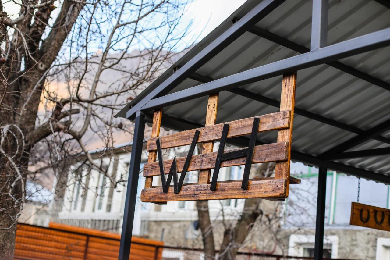 Wooden Hotel Kazbegi エクステリア 写真