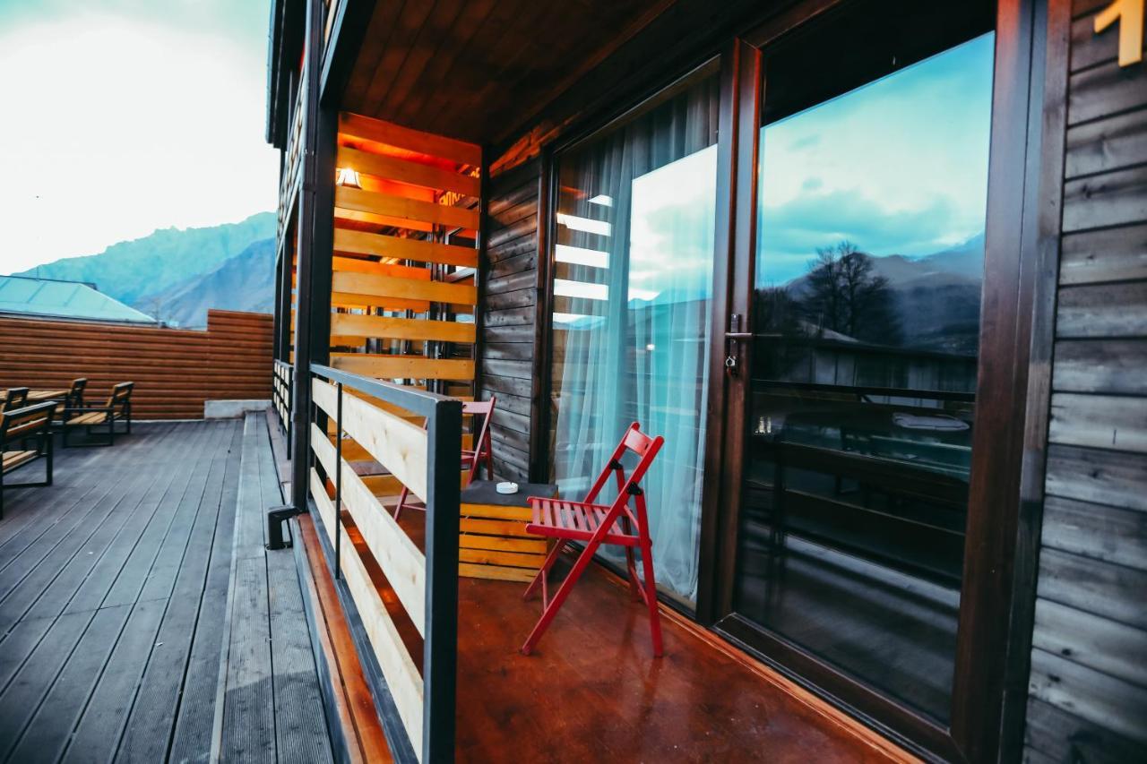 Wooden Hotel Kazbegi エクステリア 写真